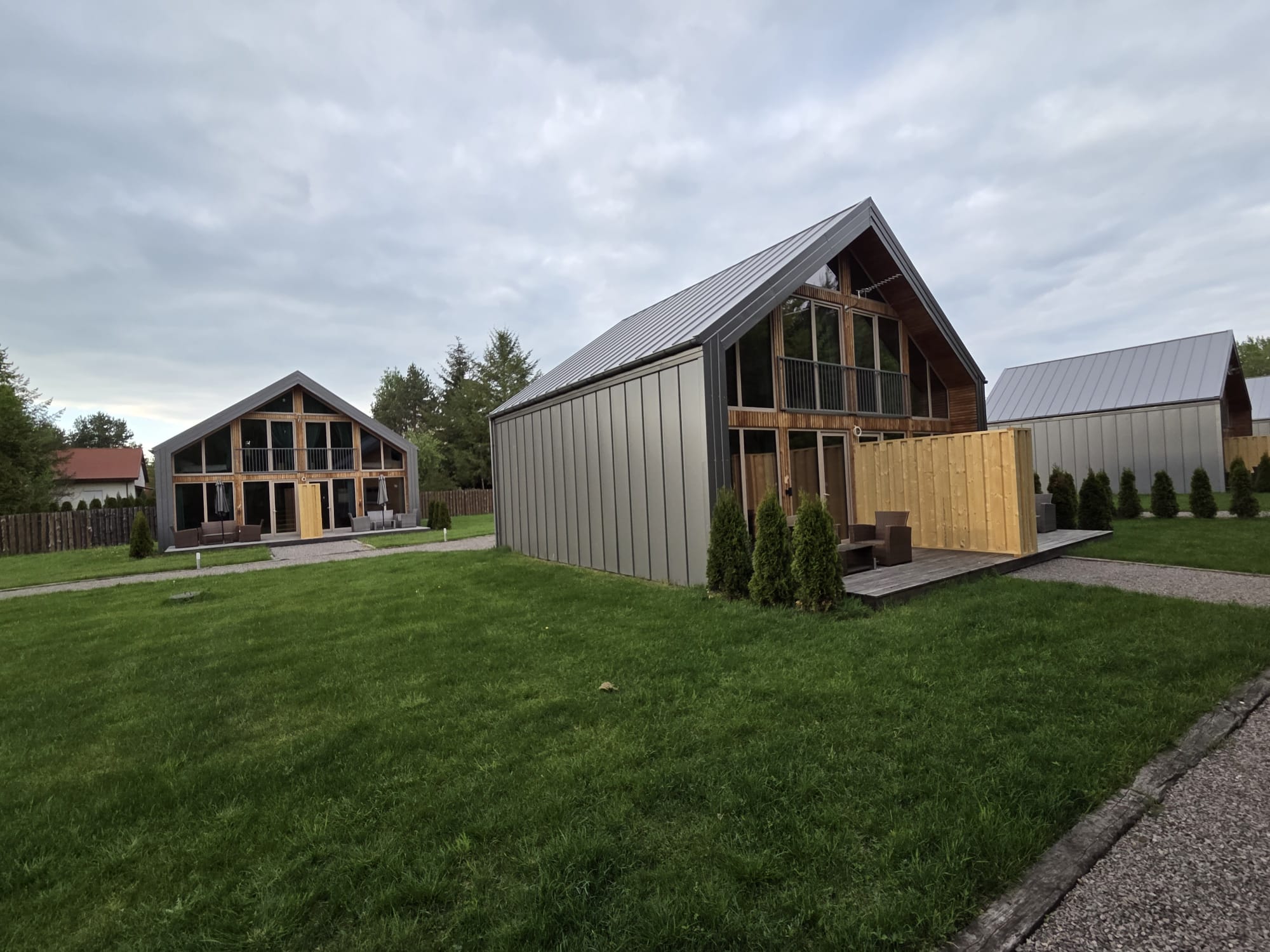 Apartament SARNA — 64 m², działka 300 m², bliźniak 5 (sąsiad: ŁOŚ) w KRASNE Residence